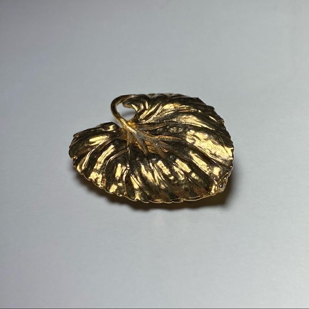 Vintage Gold Tone Repousse Leaf Brooch